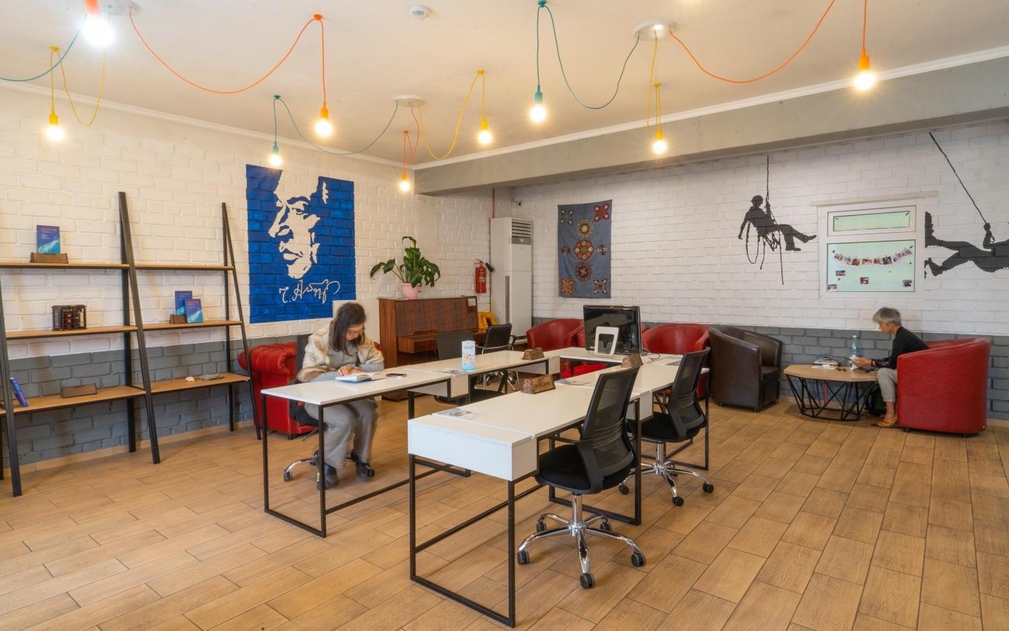 Ololofreelander Hostel&Coworking Bişkek Dış mekan fotoğraf